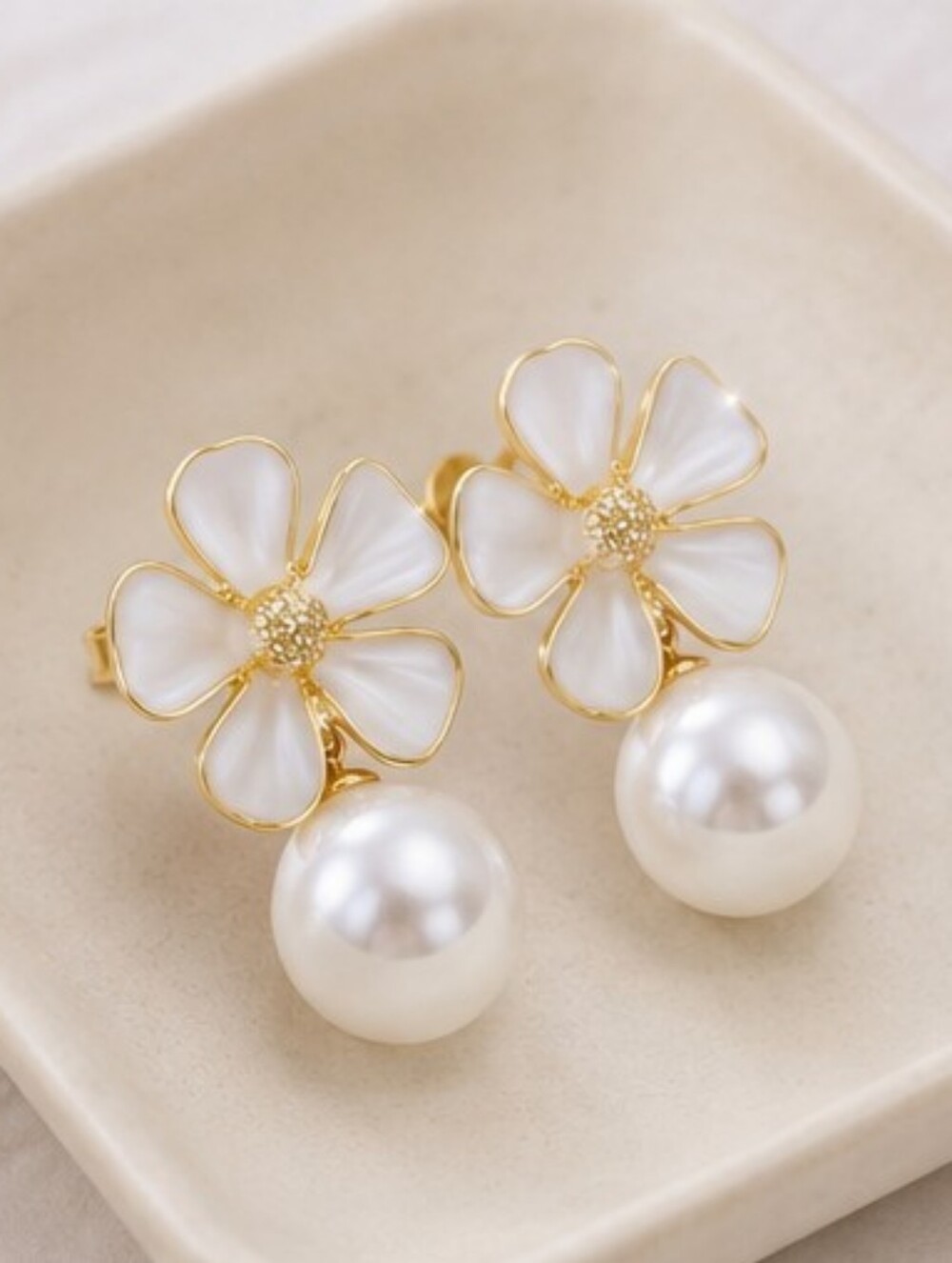 Fashion Jewelry Gold and White Flower Pearl Drop Earrings